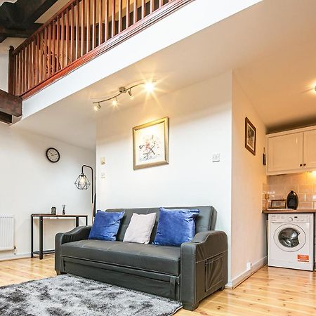 Victoria Quays Warehouse Apartment: Pet-Friendly City Centre Stay Sheffield Exterior photo