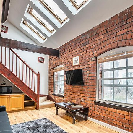 Victoria Quays Warehouse Apartment: Pet-Friendly City Centre Stay Sheffield Exterior photo