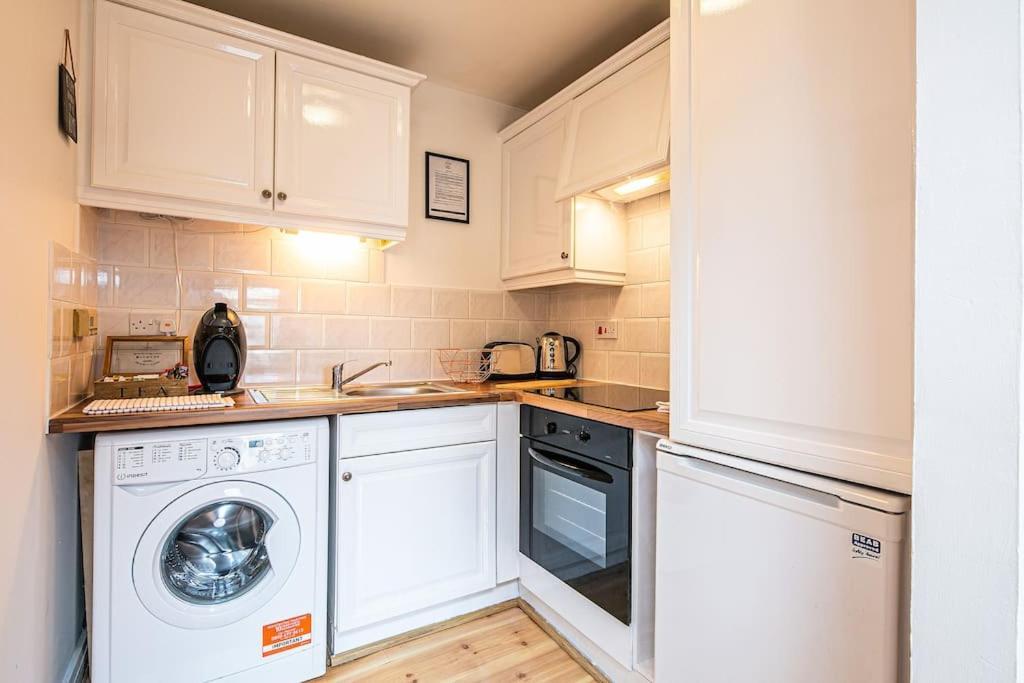 Victoria Quays Warehouse Apartment: Pet-Friendly City Centre Stay Sheffield Exterior photo