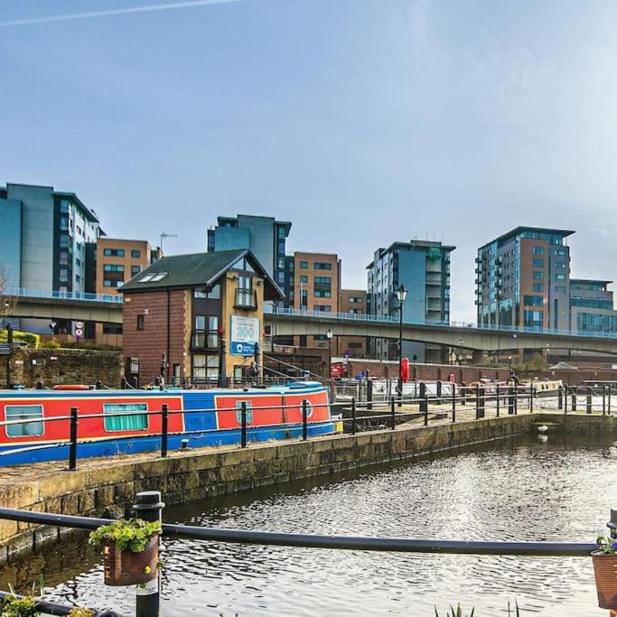 Victoria Quays Warehouse Apartment: Pet-Friendly City Centre Stay Sheffield Exterior photo