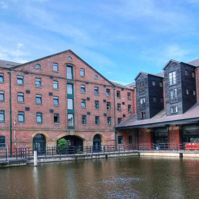 Victoria Quays Warehouse Apartment: Pet-Friendly City Centre Stay Sheffield Exterior photo