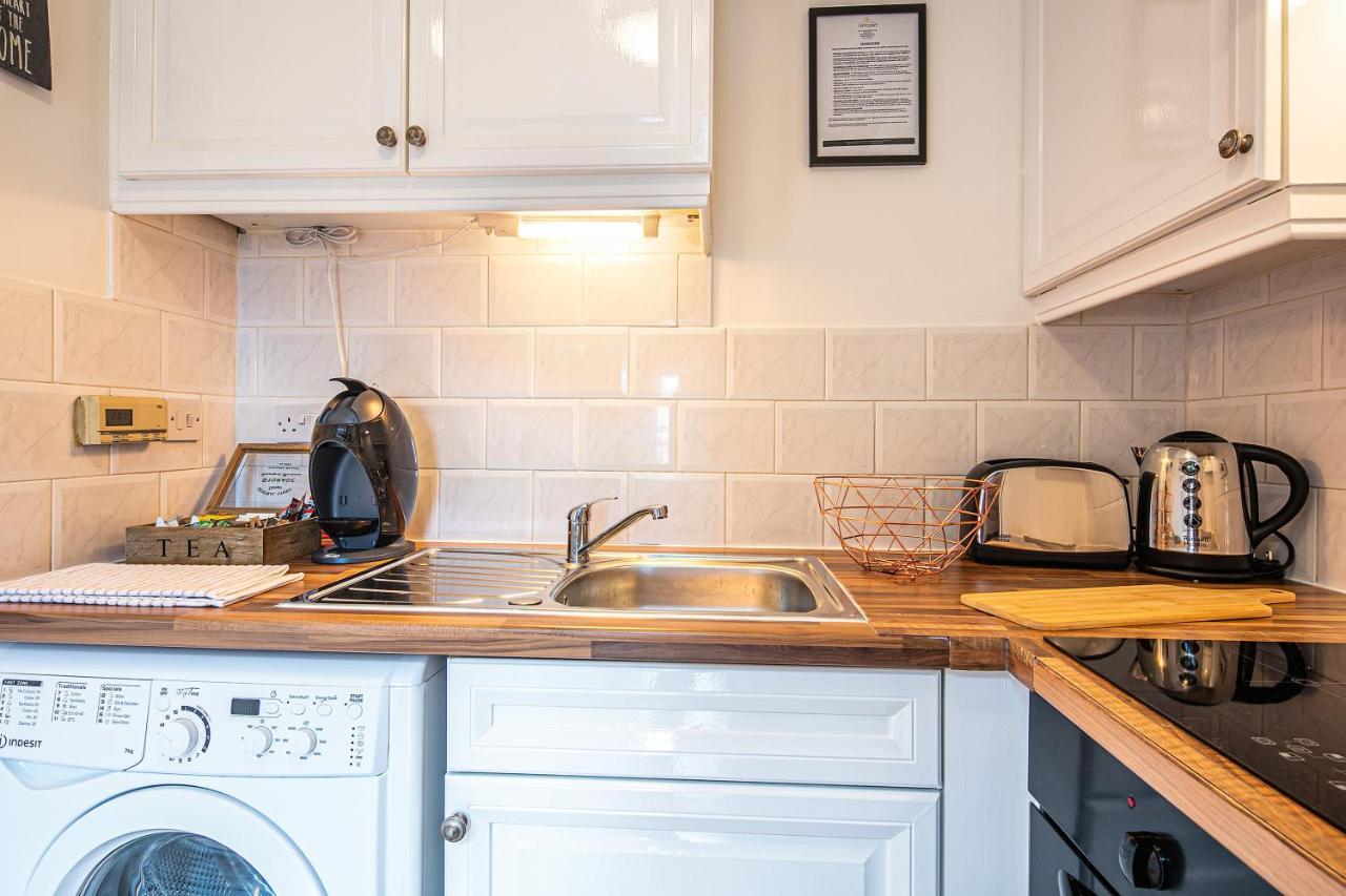 Victoria Quays Warehouse Apartment: Pet-Friendly City Centre Stay Sheffield Exterior photo