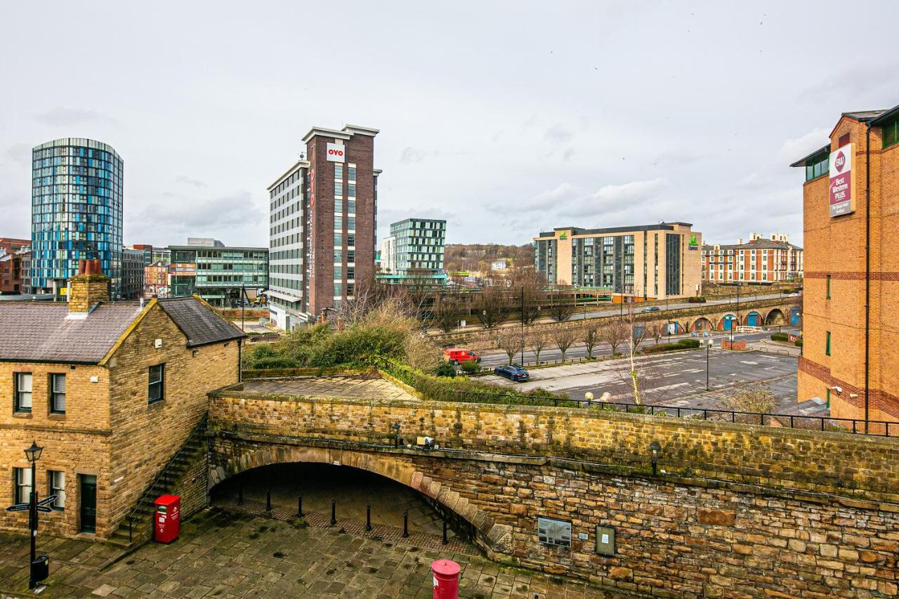 Victoria Quays Warehouse Apartment: Pet-Friendly City Centre Stay Sheffield Exterior photo